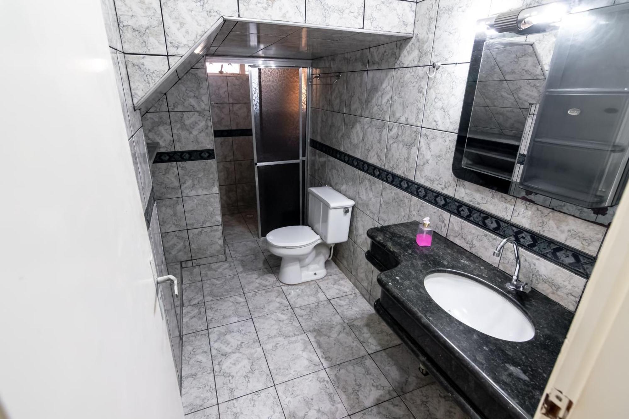 Pousada Roosevelt Suite 01 - Pousada Central Prox Rodoviaria E Dist Industrial Uberlândia Eksteriør billede